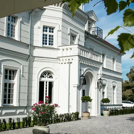 Palac Na Opieszynie ホテル Września