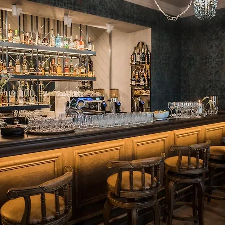 酒店 Palac Na Opieszynie Września