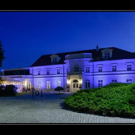 Palac Na Opieszynie ホテル Września