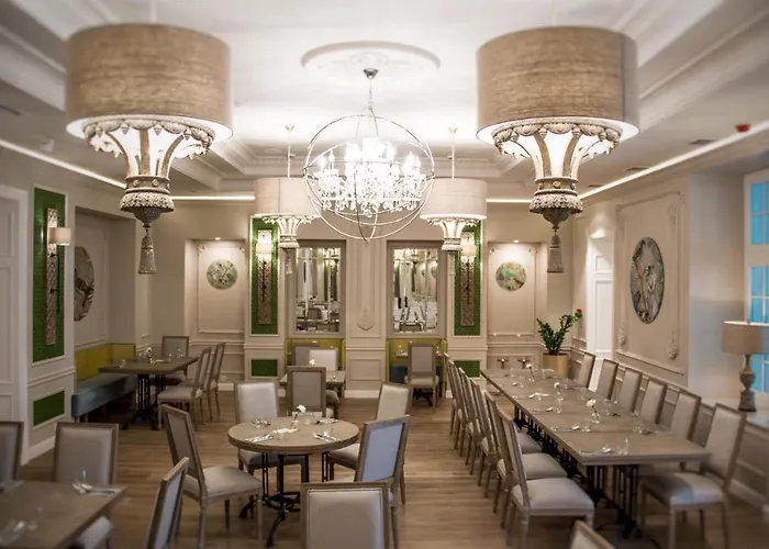 Palac Na Opieszynie 酒店 Września