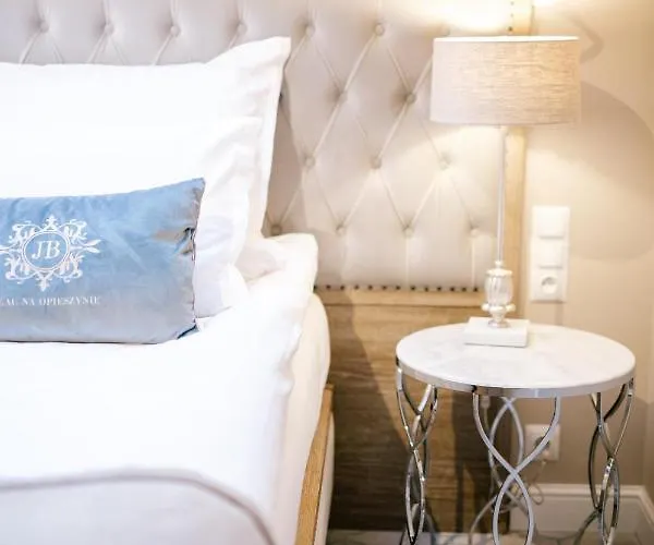 Palac Na Opieszynie 酒店 Września