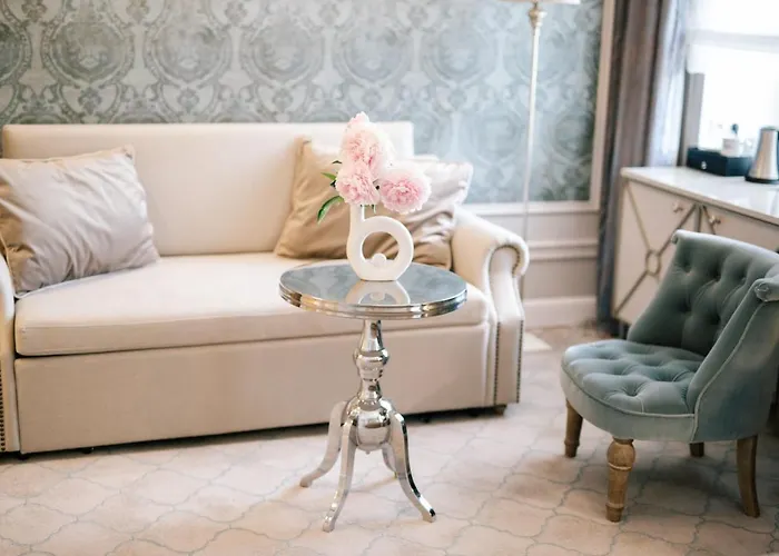 Palac Na Opieszynie Hotel Wrzesnia (Wrzesnia)