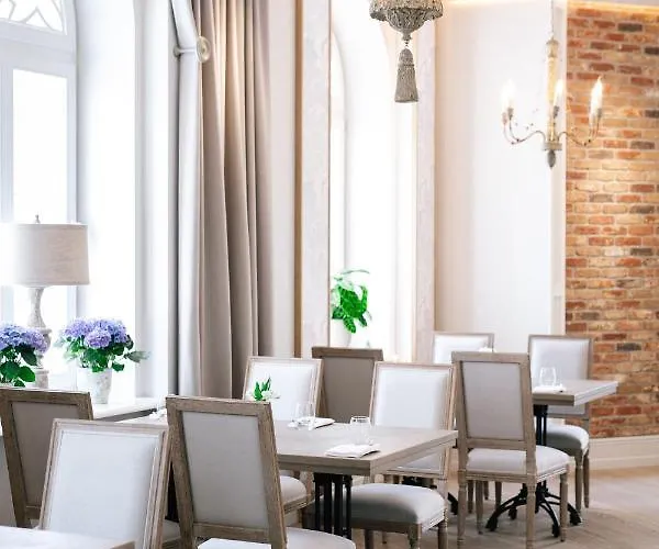 Palac Na Opieszynie Wrzesnia (Wrzesnia)